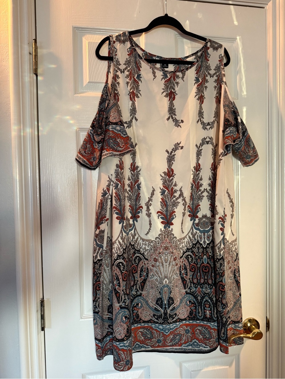 Women's Cold-Shoulder Paisley Print Dress in Ivory and Rust